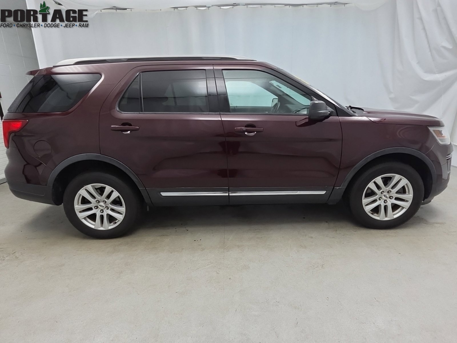Used 2018 Ford Explorer XLT AWD/4WD image 7