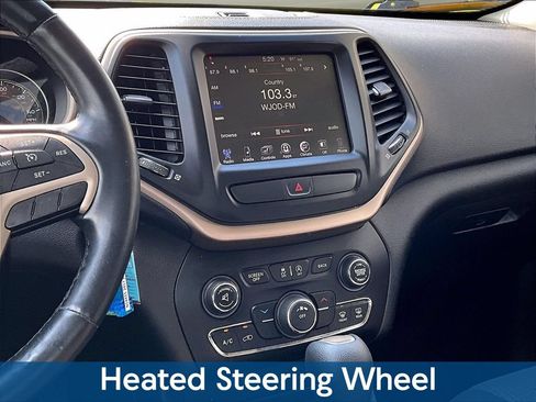Used 2017 Jeep Cherokee Latitude w/ Cold Weather Group AWD/4WD image 12