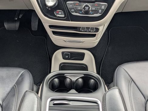 Used 2024 Chrysler Pacifica Select image 20