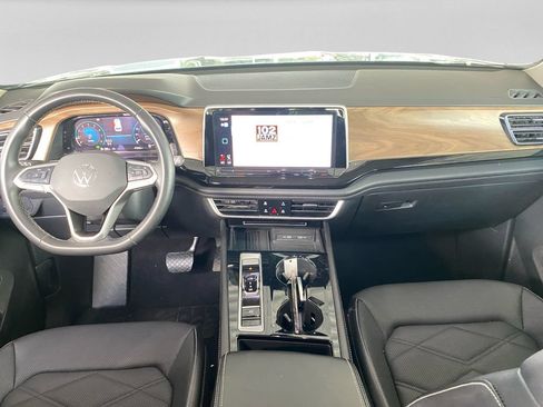 Used 2025 Volkswagen Atlas SE FWD image 14