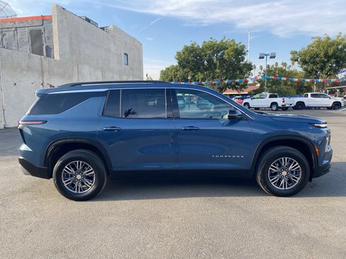 Used 2025 Chevrolet Traverse LT image 5