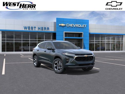Used 2026 Chevrolet Trax LT w/ Driver Confidence Package FWD image 1