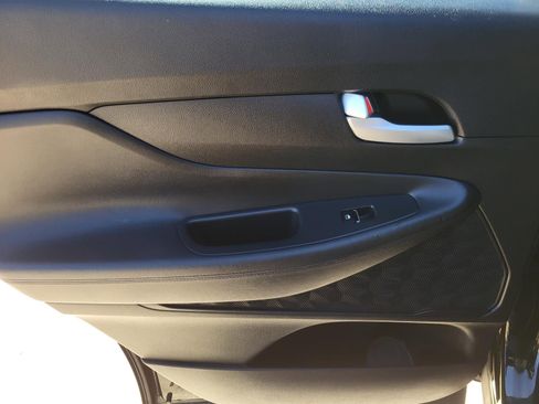 Used 2020 Hyundai Santa Fe SE image 11