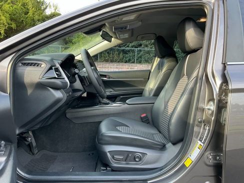 Used 2023 Toyota Camry SE image 9