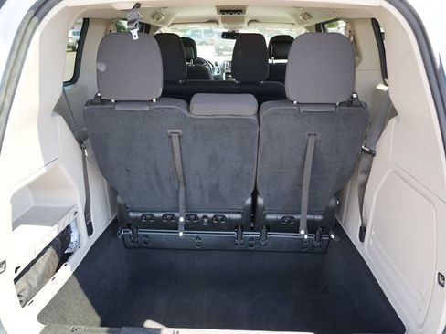 Used 2018 Dodge Grand Caravan SE w/ UConnect Hands-Free Group FWD image 25