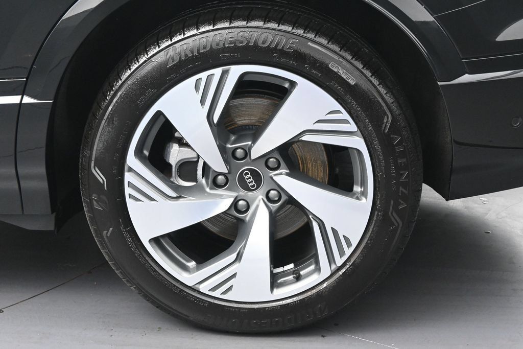Used 2025 Audi Q6 e-tron Premium Plus w/ Premium Plus AWD/4WD image 34