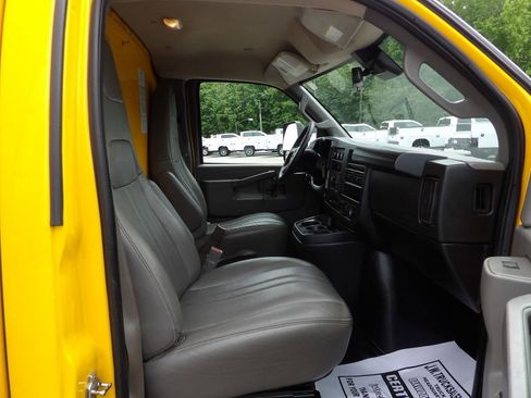 Used 2022 GMC Savana 3500 Extended w/ Power Convenience Package RWD image 28
