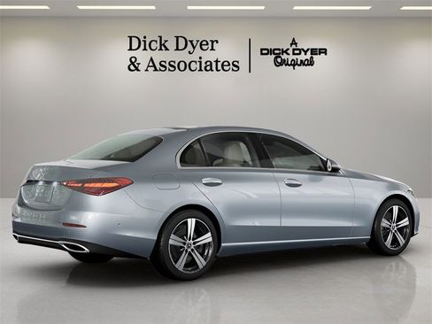 Used 2025 Mercedes-Benz C 300 Sedan image 9
