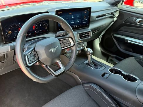 Used 2025 Ford Mustang Convertible RWD image 9
