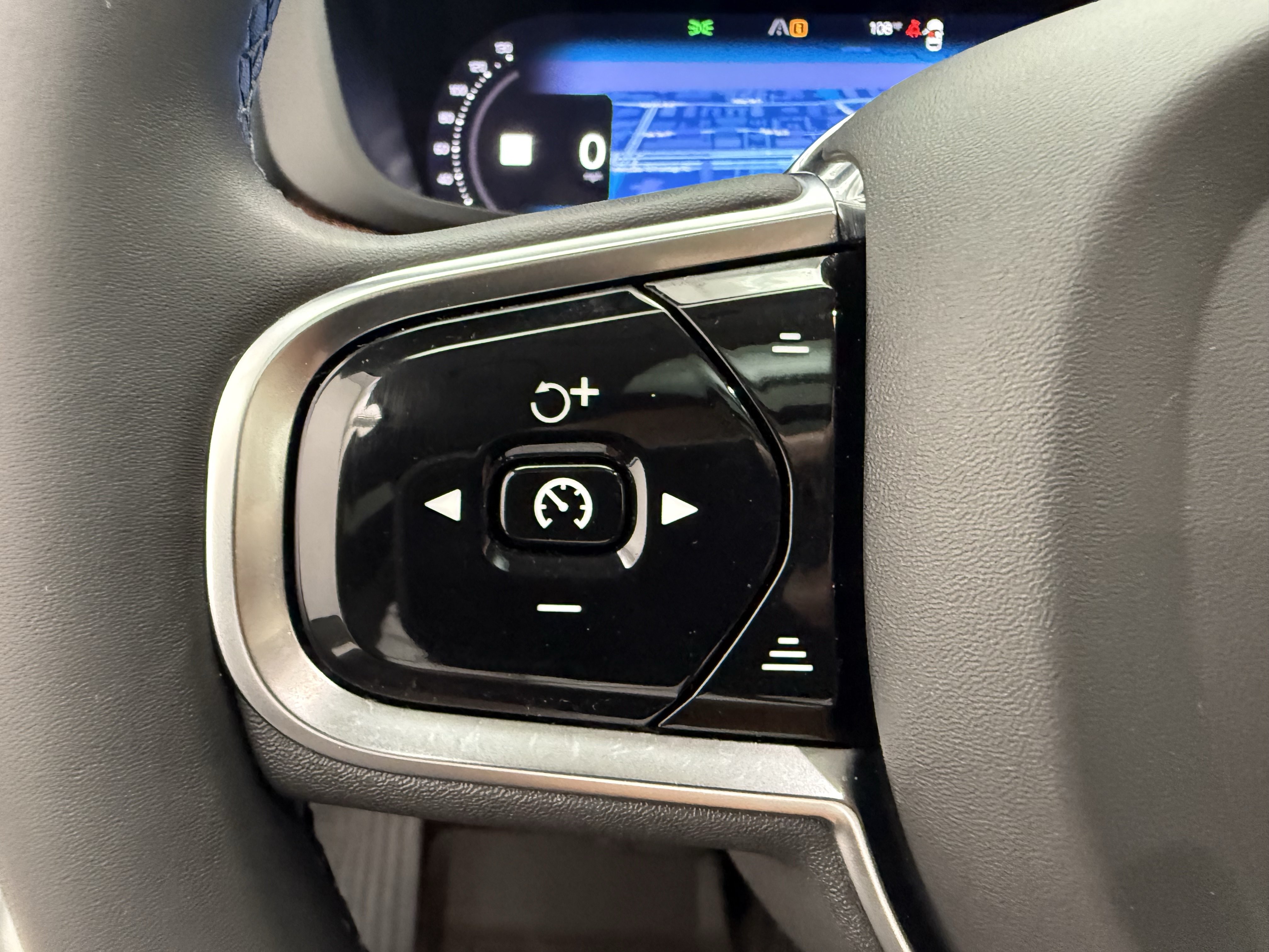 Certified 2024 Volvo XC60 B5 Plus w/ Protection Package Premier AWD/4WD image 16