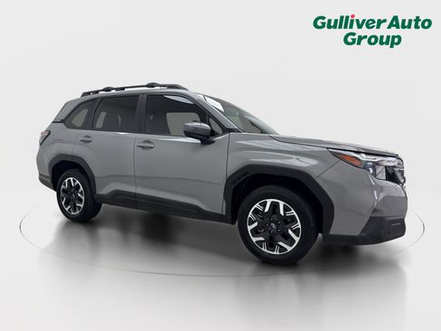 Used 2025 Subaru Forester Premium AWD/4WD image 12