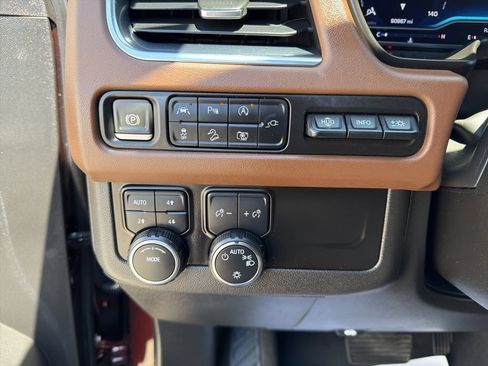 Used 2022 Chevrolet Suburban High Country AWD/4WD image 31