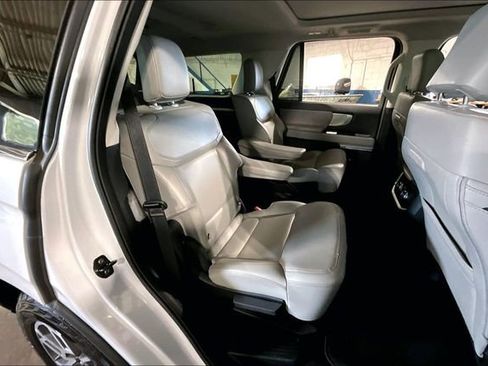 Used 2025 Ford Expedition Active AWD/4WD image 29