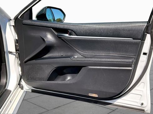 Used 2018 Toyota Camry XLE FWD image 22