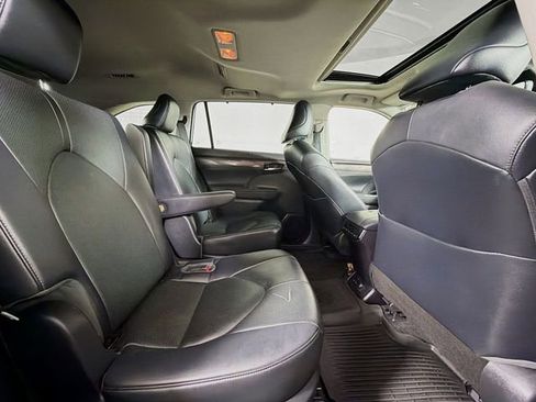Used 2023 Toyota Highlander Limited AWD/4WD image 35