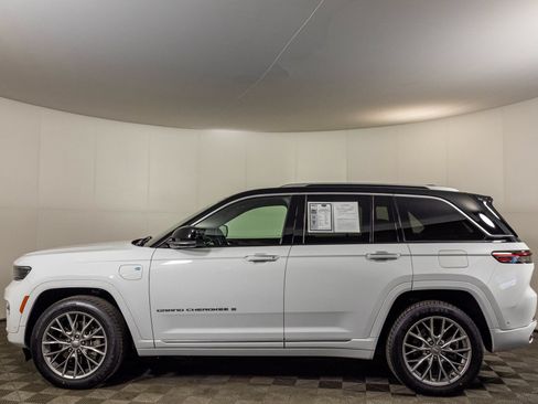 Used 2022 Jeep Grand Cherokee Summit AWD/4WD image 24