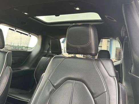 Used 2018 Chrysler Pacifica Limited w/ Advanced Safetytec Group FWD image 36