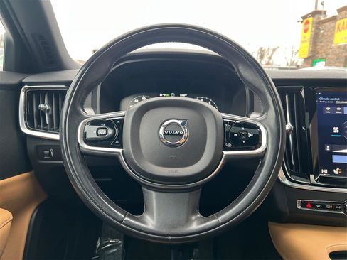 Used 2017 Volvo S90 T6 Momentum w/ Vision Package image 30