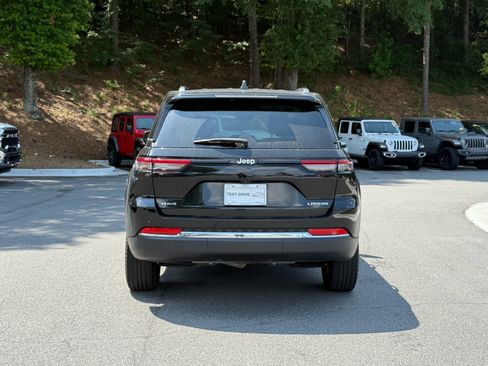Used 2023 Jeep Grand Cherokee Laredo w/ Luxury Tech Group I AWD/4WD image 4