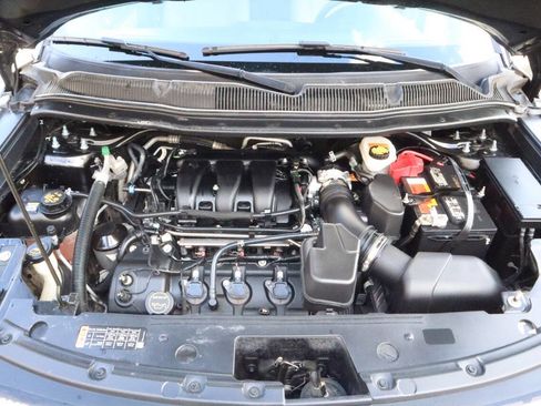 Used 2018 Ford Explorer XLT image 12