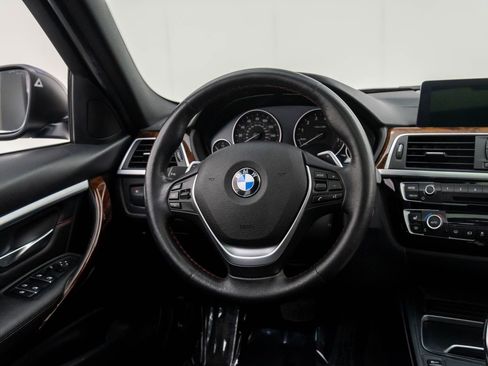 Used 2018 BMW 330i xDrive Sedan w/ Premium Package image 12