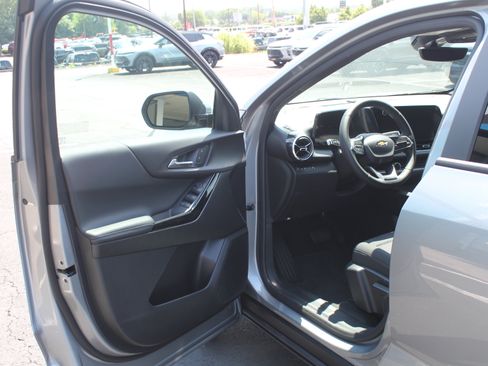 New 2027 Chevrolet Equinox LT w/ Safety and Technology Package AWD/4WD image 8