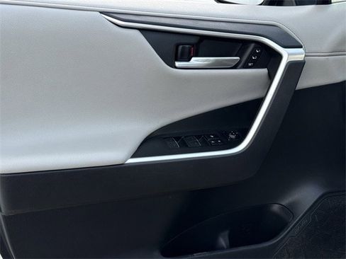 Used 2023 Toyota RAV4 Limited image 27