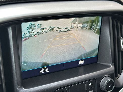 Used 2022 Chevrolet Colorado LT image 17