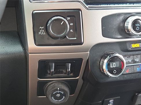 Certified 2022 Ford F350 Lariat w/ Lariat Value Package AWD/4WD image 29