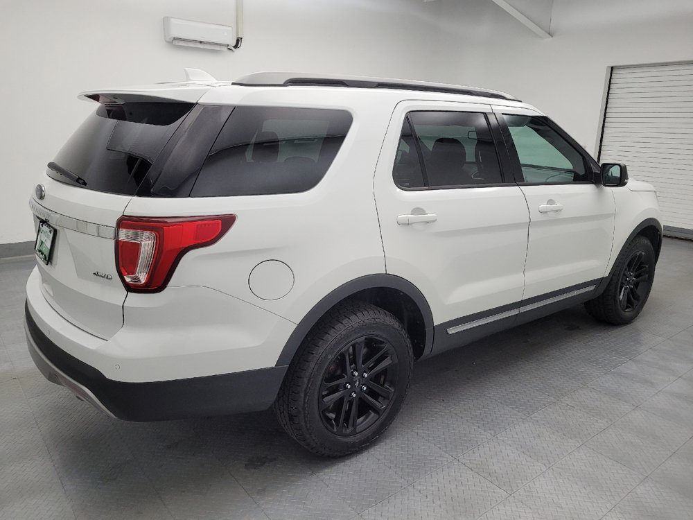 Used 2017 Ford Explorer XLT w/ Equipment Group 202A AWD/4WD image 10