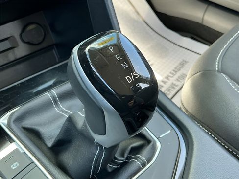 Used 2024 Volkswagen Taos SE image 35