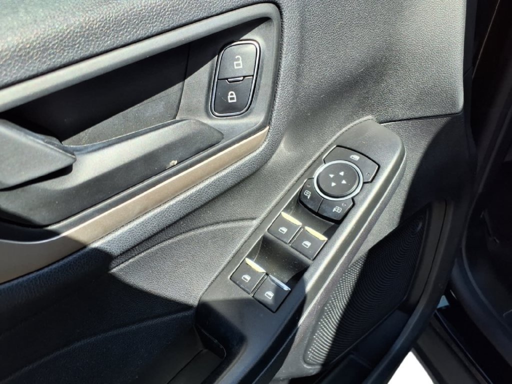 Used 2022 Ford Escape SE w/ SE Sport Appearance Package FWD image 19