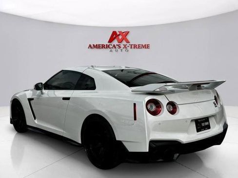 Used 2024 Nissan GT-R w/ Floor Mat Package AWD/4WD image 3