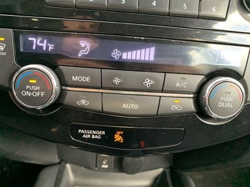 Used 2016 Nissan Rogue SV image 17