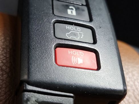 Used 2018 Toyota RAV4 Limited image 29