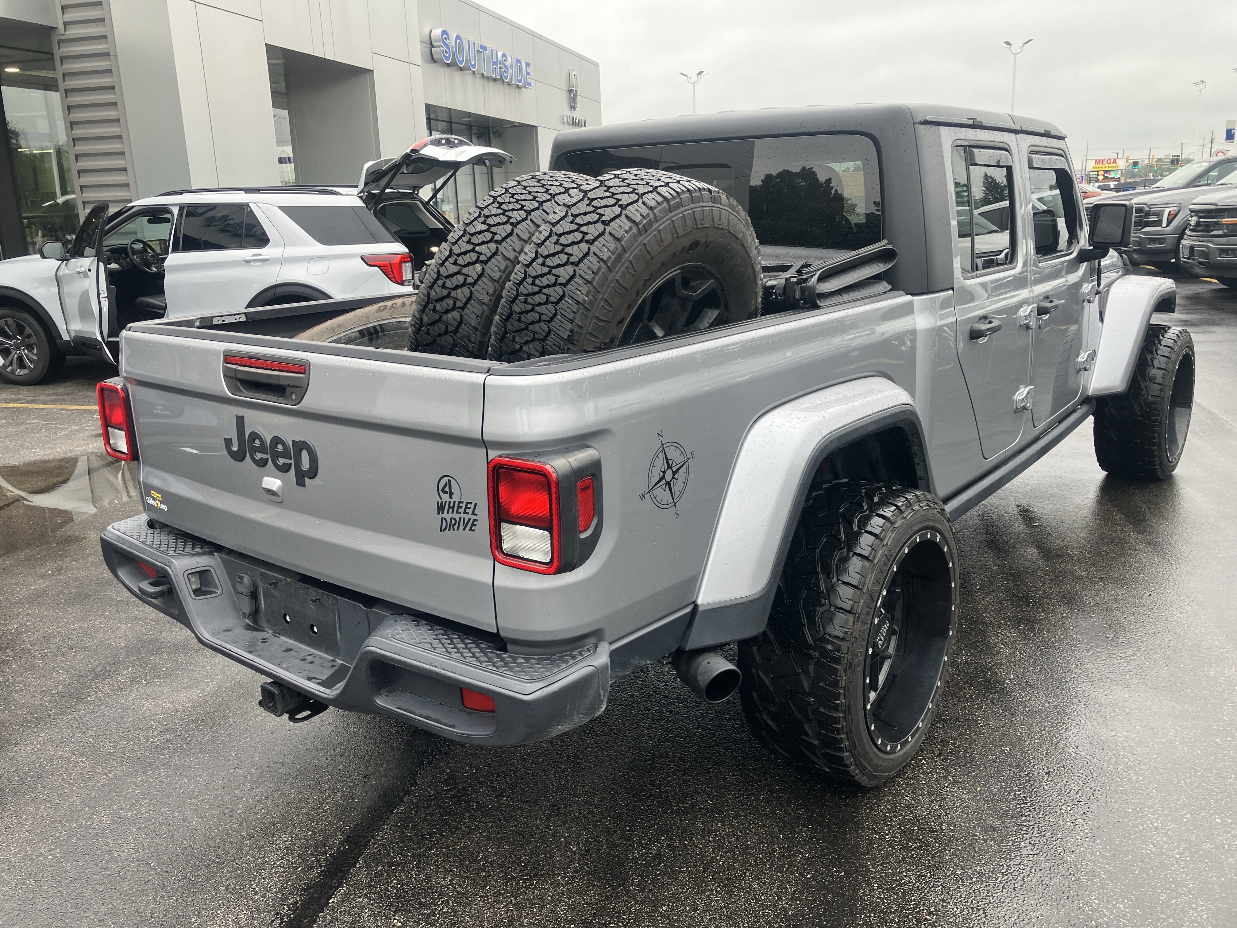 Used 2021 Jeep Gladiator Sport AWD/4WD image 7