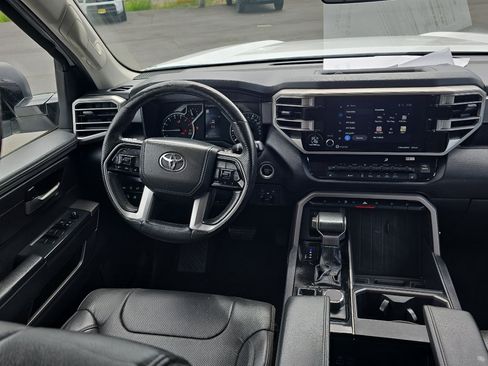 Used 2022 Toyota Tundra SR5 w/ SR5 Premium Package AWD/4WD image 19