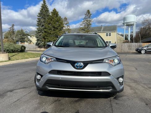 Used 2018 Toyota RAV4 Limited w/ Carpet Mat Package image 12