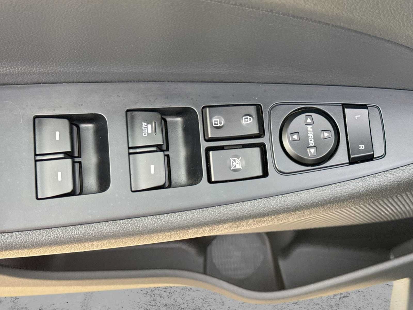 Used 2020 Hyundai Tucson SEL w/ Cargo Package AWD/4WD image 16