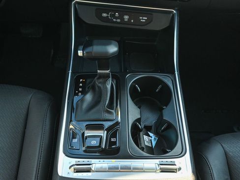 Used 2025 Kia Carnival SX Prestige image 33