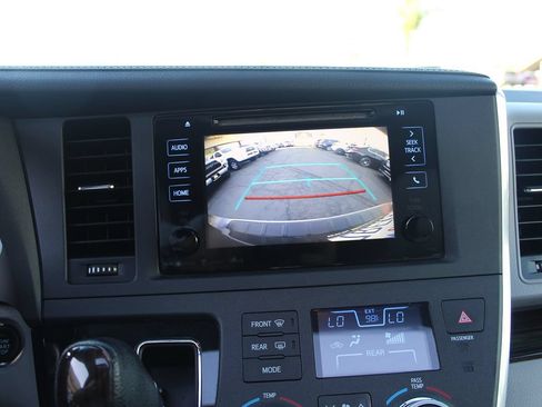 Used 2016 Toyota Sienna XLE FWD image 28