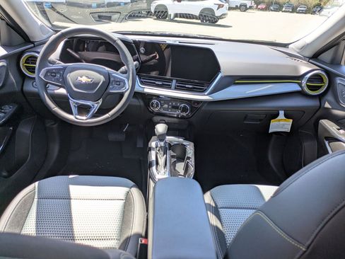 Used 2025 Chevrolet Trax LT w/ Driver Confidence Package image 15