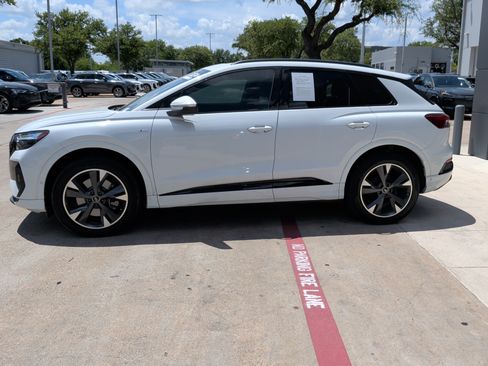 Certified 2024 Audi Q4 e-tron Premium Plus AWD/4WD image 7