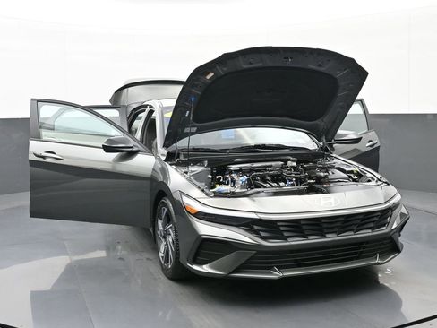 Certified 2025 Hyundai Elantra Sport image 54