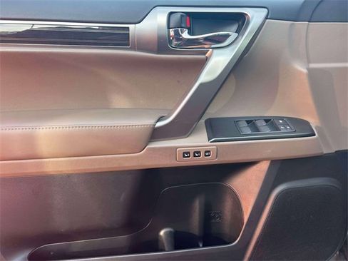 Used 2023 Lexus GX 460 Premium image 18