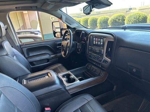 Used 2017 GMC Sierra 2500 Denali w/ Duramax Plus Package AWD/4WD image 39