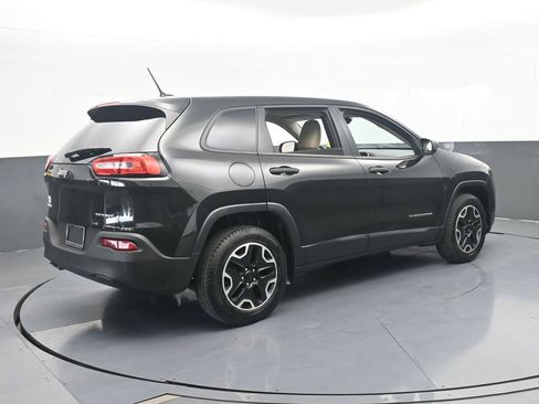 Used 2016 Jeep Cherokee Sport AWD/4WD image 6