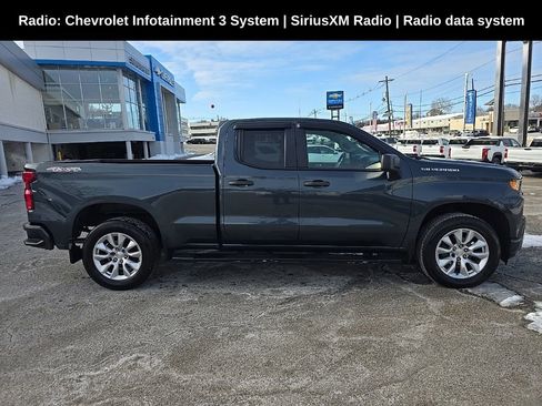 Used 2019 Chevrolet Silverado 1500 Custom w/ Custom Value Package image 2