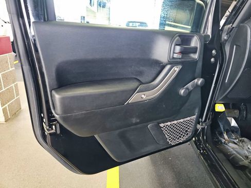Used 2018 Jeep Wrangler Unlimited Sport w/ Connectivity Group AWD/4WD image 10