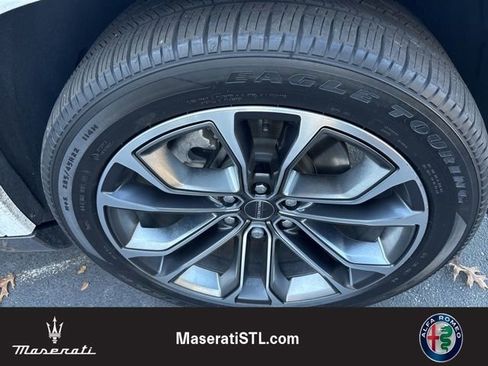 Used 2022 Jeep Grand Wagoneer Series III image 4